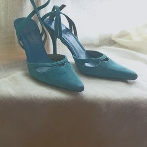 They are bcbg girls and in the color blue they are a 5 1/2